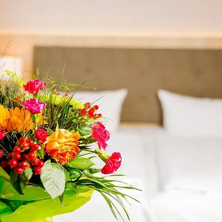 Garni Eden Hotell 3*